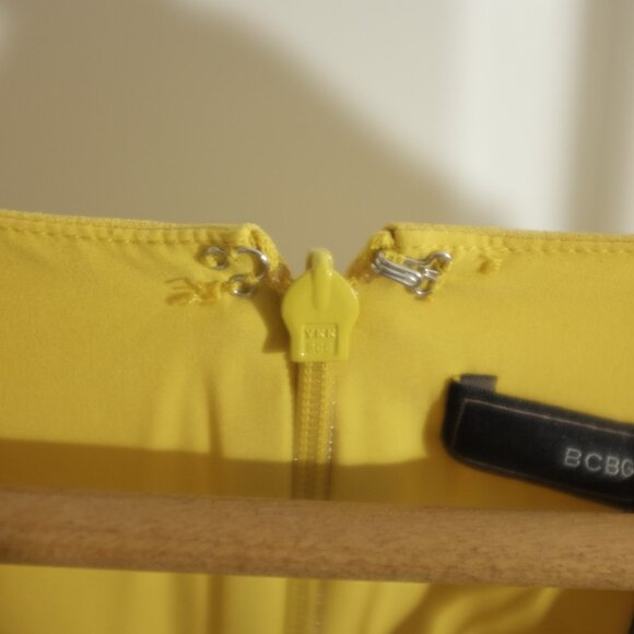COPY - BCBG MAXAZRIA Tyrah Sleeveless Ruffle vneck Dress Ceylon Yellow size 2 - Picture 6 of 7